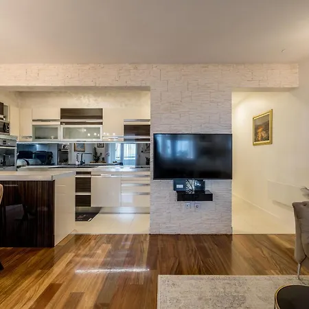 Amigo 2-bedroom Luxury - Balcony & Seaview Apartamento
