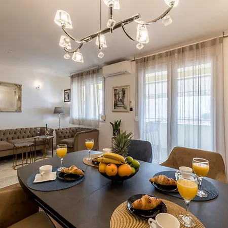 Amigo 2-bedroom Luxury - Balcony & Seaview 公寓 斯普利特